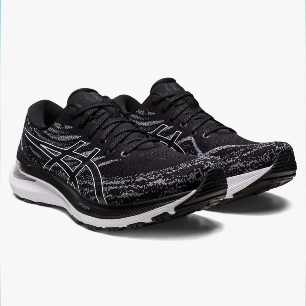NEW ASICS women's Gel-Kayano 29 Running - white and black - size 9